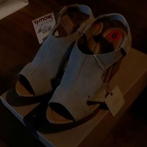 Shoes size 6